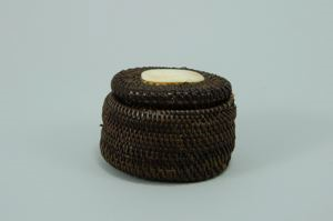 Image of baleen basket with plain disk finial